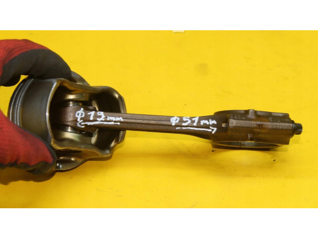 Píst Audi A4 S4 B6 8E 8H