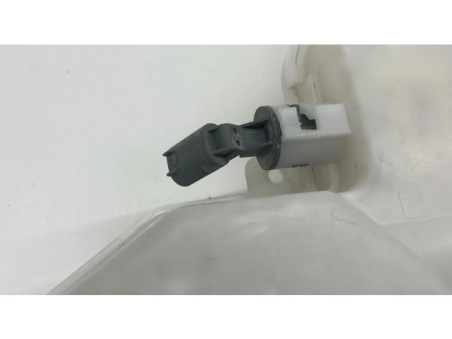 Бачок оконной жидкости