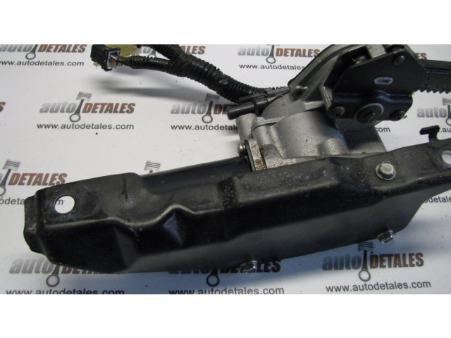 Притягиватель задней крышки