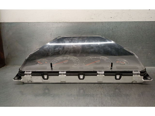 Спидометр (приборный щиток)    30682277, 8251284   Volvo XC70