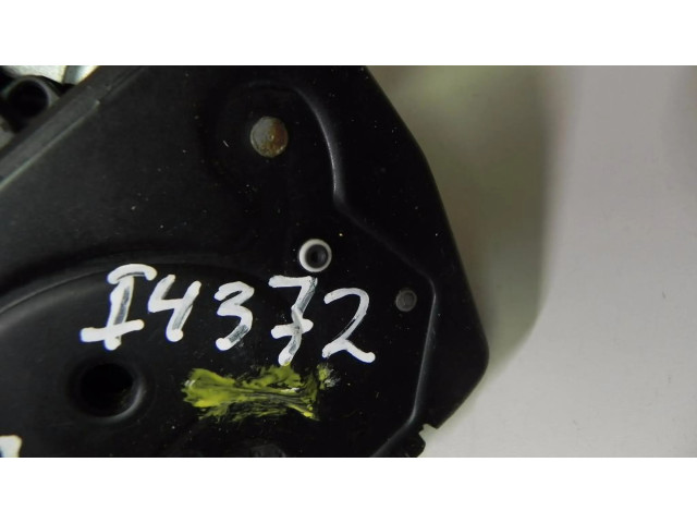 Замок капота двигателя