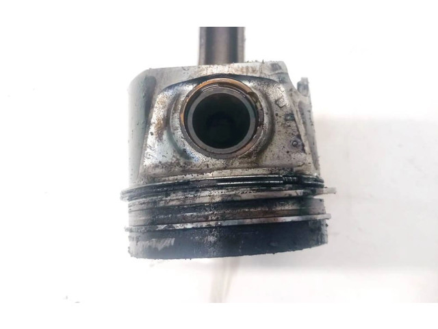  Поршень с шатуном    Volkswagen PASSAT B6  