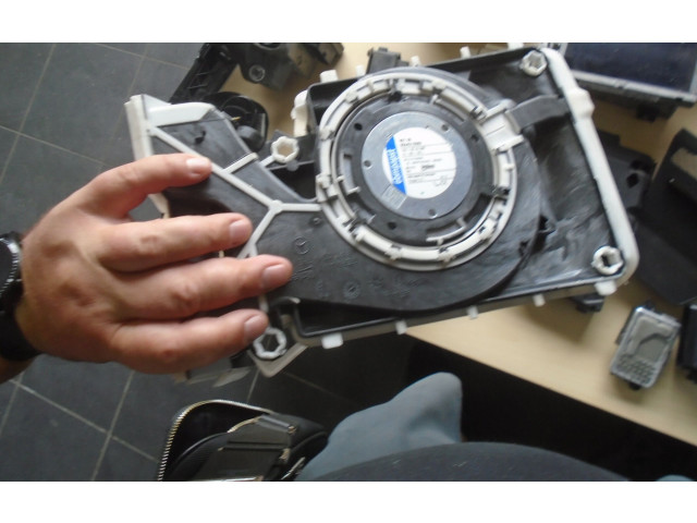 Вентилятор печки    2048300008   Mercedes-Benz CLS C218 X218