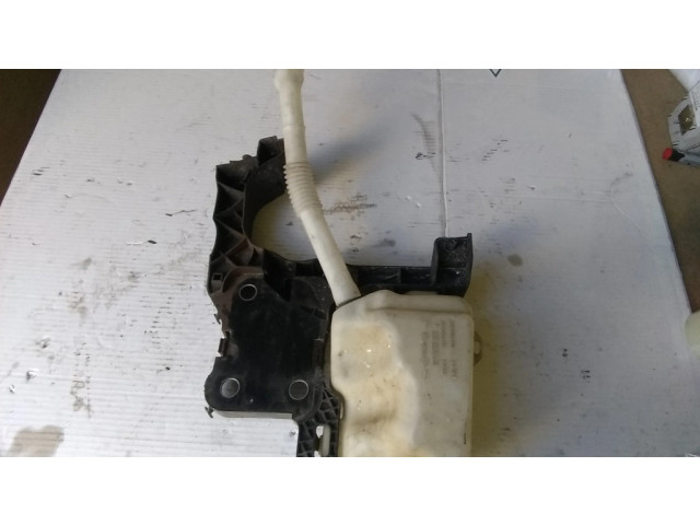 Боковая часть панели радиаторов (телевизора)