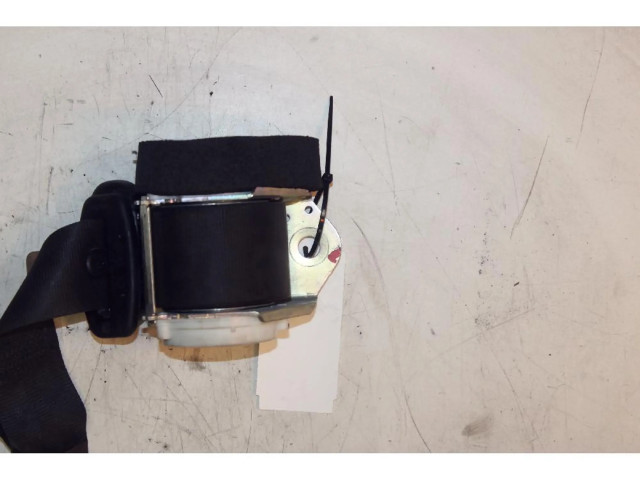 Задний ремень безопасности