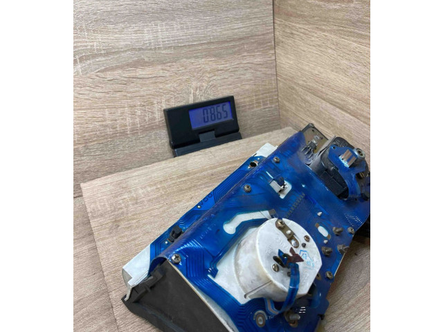 Přístrojová deska Volkswagen PASSAT 1981 321919033, EU