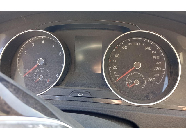 Панель приборов Volkswagen Golf VII