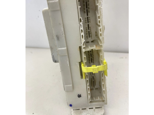 Pojistková skříňka 8273030B61, 0193 Lexus GS 300 350 430 450H 2008