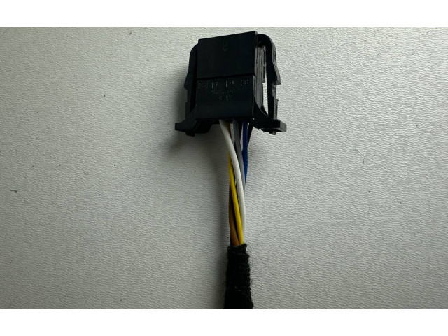 Зеркало электрическое        Skoda Fabia Mk3 (NJ)  2015 - 2021 года   