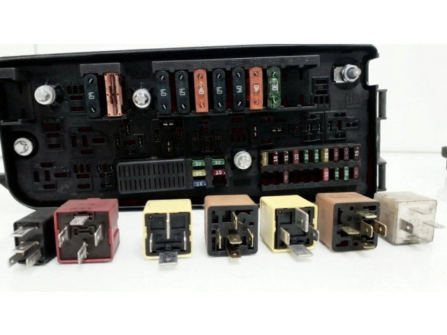 Pojistková skříňka 13112918, AK Opel Vectra C 2002