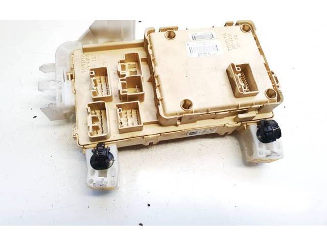 Блок предохранителей  892210f010, 06032809581801   Toyota Corolla Verso AR10    