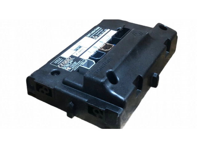 Радио/ проигрыватель CD/DVD / навигация