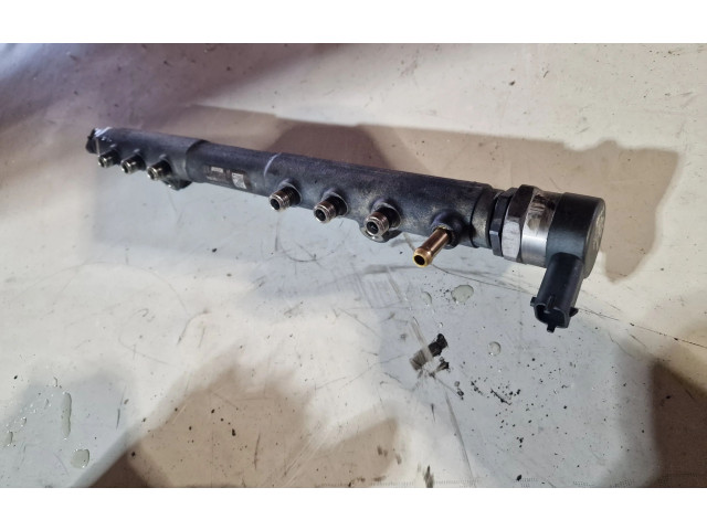 Топливная рампа 0281002712   Volvo V70  