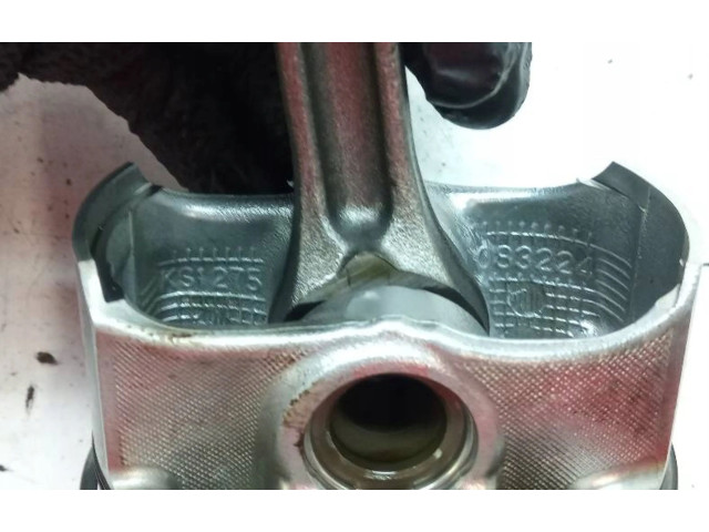  Поршень с шатуном  SKYACTIV  Mazda 3  