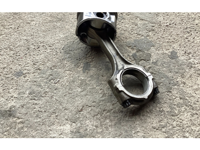 Píst Toyota RAV 4 (XA30)