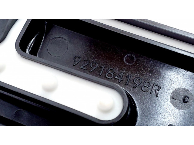 Другая деталь отсека двигателя