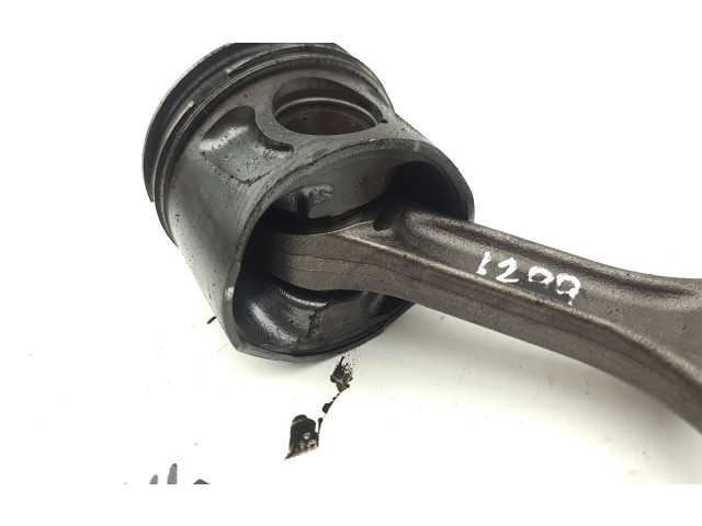 Поршень с шатуном M15746 D Maserati Ghibli