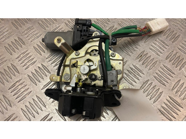 Замок задней крышки