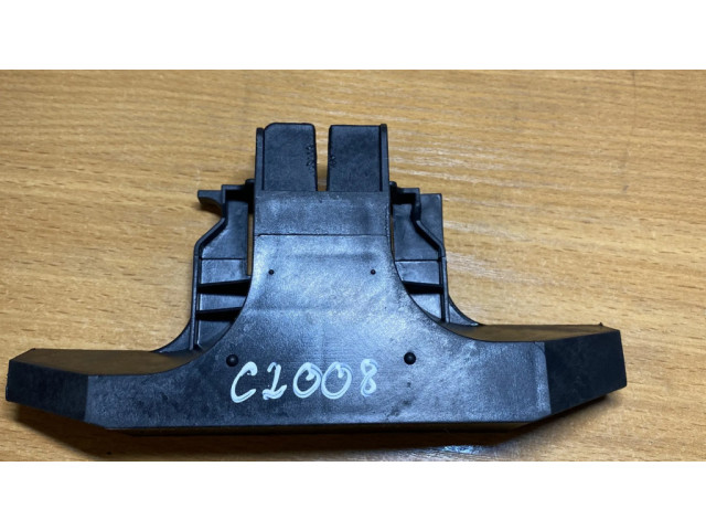 Задний держатель бампера