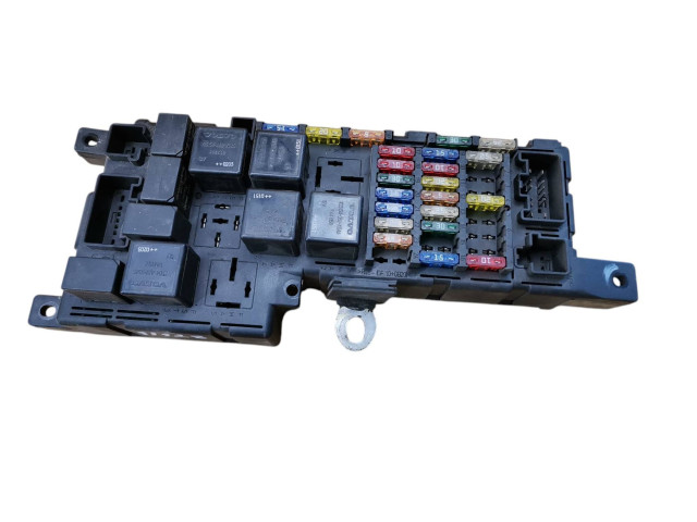 Блок предохранителей 8637841, 518717004 Volvo S60