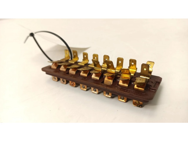 Pojistková skříňka 481937037 Volkswagen K70 1973