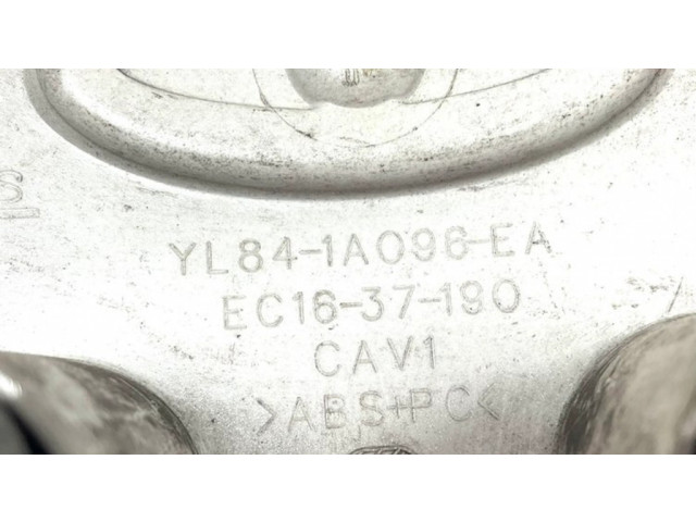 Заводская крышка (крышки) от центрального отверстия колеса