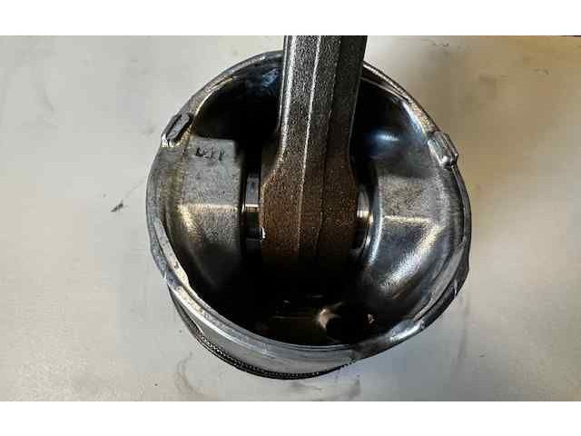 Поршень с шатуном Jaguar XF X260