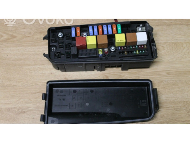 Блок предохранителей 13190370 Vauxhall Vectra C