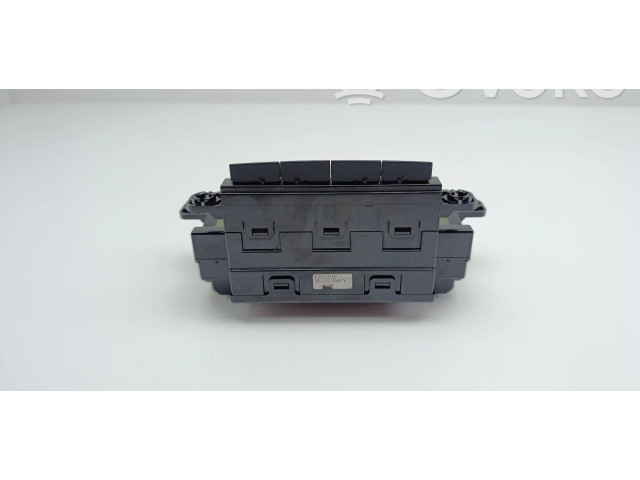 Дисплей    957101H100   KIA Ceed