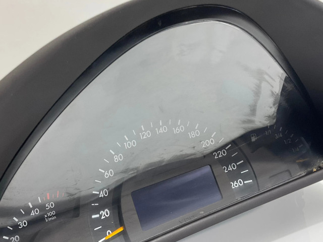 Přístrojová deska Mercedes-Benz C W203 2005 A2035401347, 110080183