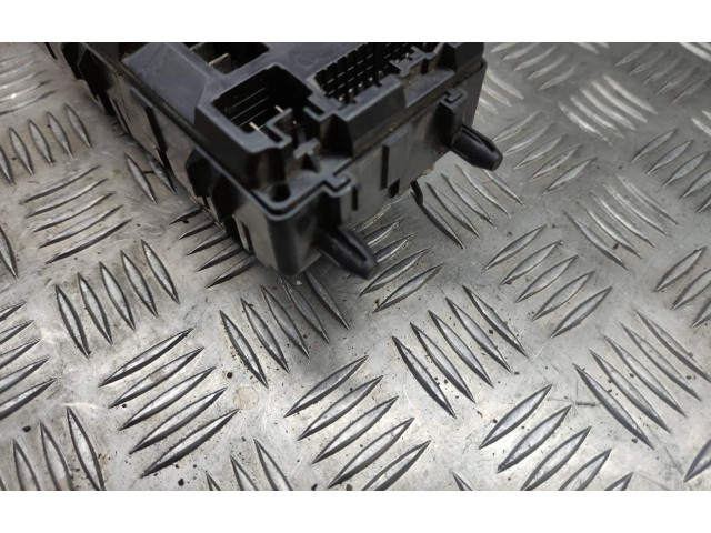 Блок предохранителей MR318828 Mitsubishi Carisma