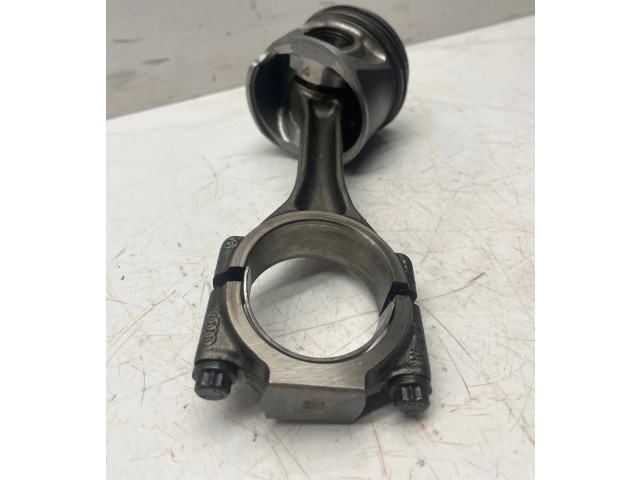  Поршень с шатуном    Volkswagen PASSAT B6  