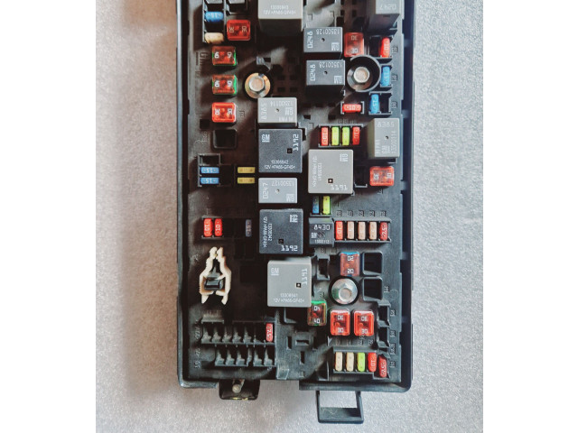 Pojistková skříňka 20967780 Chevrolet Camaro 2011