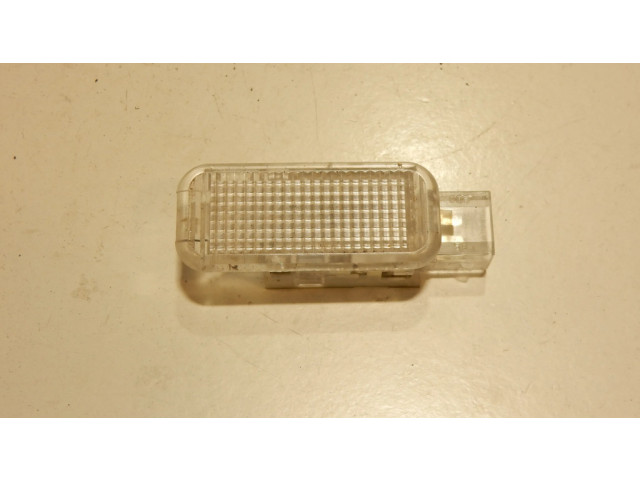 Фонарь освещения передней двери (внутри)