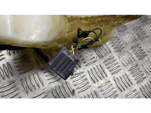 Бачок оконной жидкости    