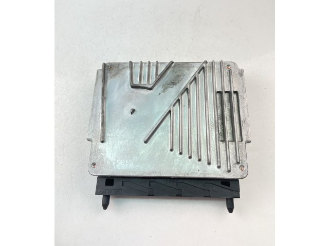 Блок управления двигателем Блок управления 04033000448   Volvo V70