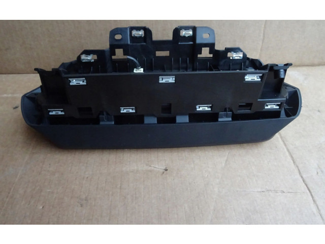 Дисплей    9824619980   Peugeot 2008 II