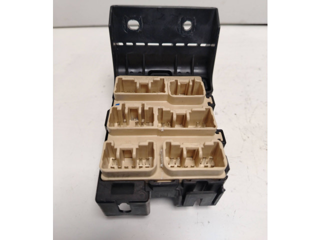 Блок предохранителей 82734   Toyota Corolla Verso AR10    