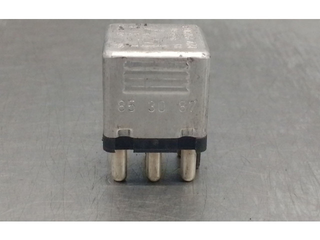 Pojistková skříňka 0015420219, 4RD00412200 Mercede-Benz S W126 1988