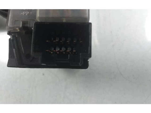 Ручка стеклоочистителей 17D682 Mazda 3 I