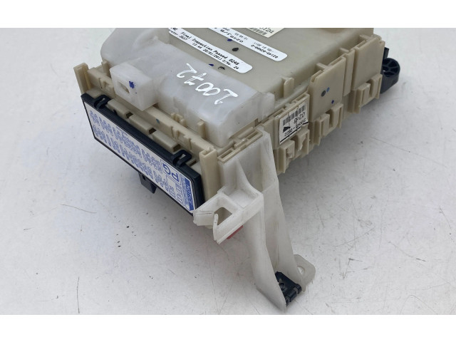 Pojistková skříňka 8273002V50 Toyota Corolla E140 E150 2012