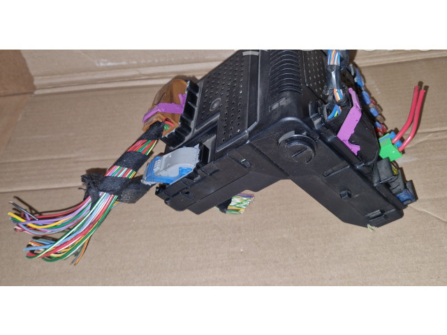 Блок предохранителей 30728356   Volvo V70    