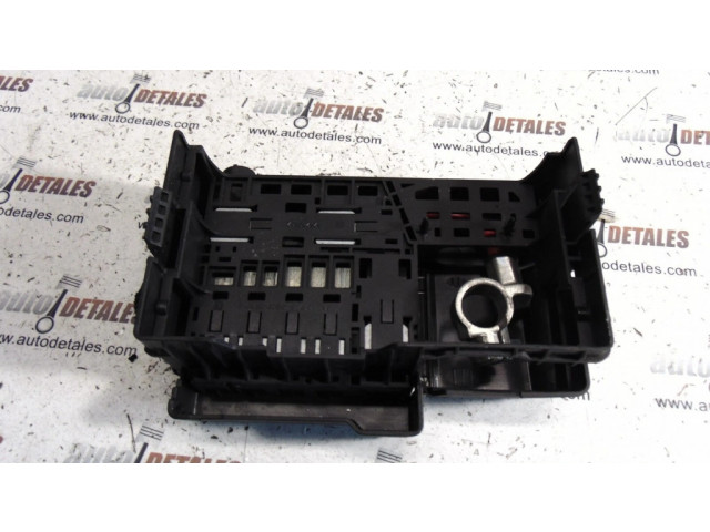 Плюсовый провод (аккумулятора)