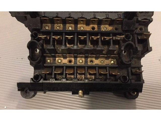 Блок предохранителей  1235400650   Mercedes-Benz W123    