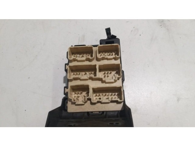 Блок предохранителей 8273405030, 82734-05030 Toyota Corolla Verso AR10
