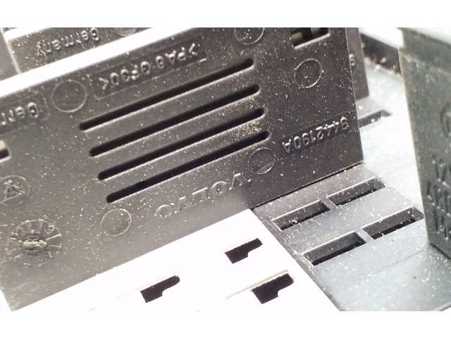 Блок предохранителей 8633872, 9441161 Volvo S60