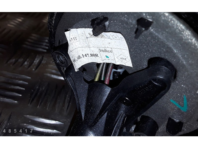 Зеркало электрическое Dacia Duster 2010 - 2017 года