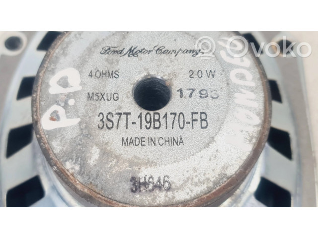 Громкоговоритель (громкоговорители) в передних дверях