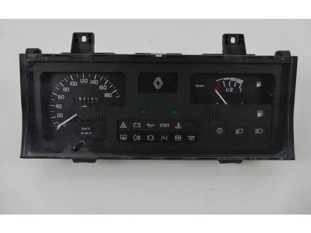 Панель приборов    Renault Clio I       