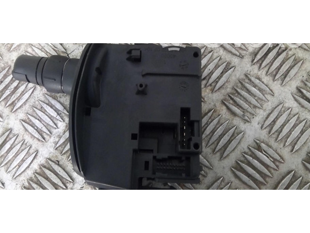 Ручка стеклоочистителей 8201590631   Renault Clio III